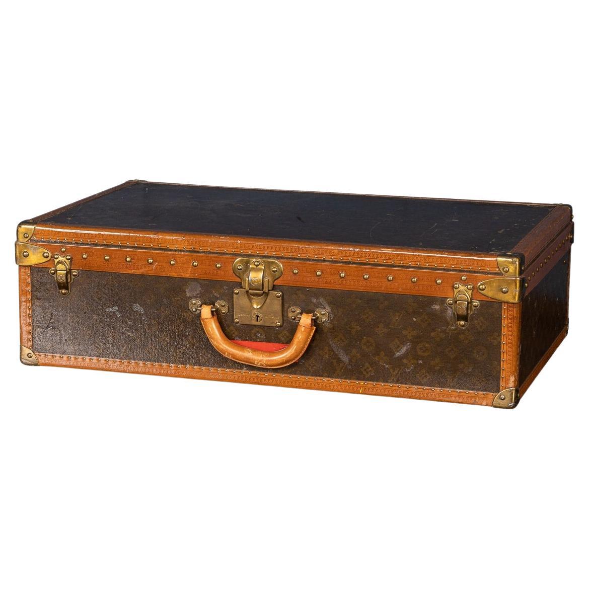 Louis vuitton suitcase hires stock photography and images  Alamy